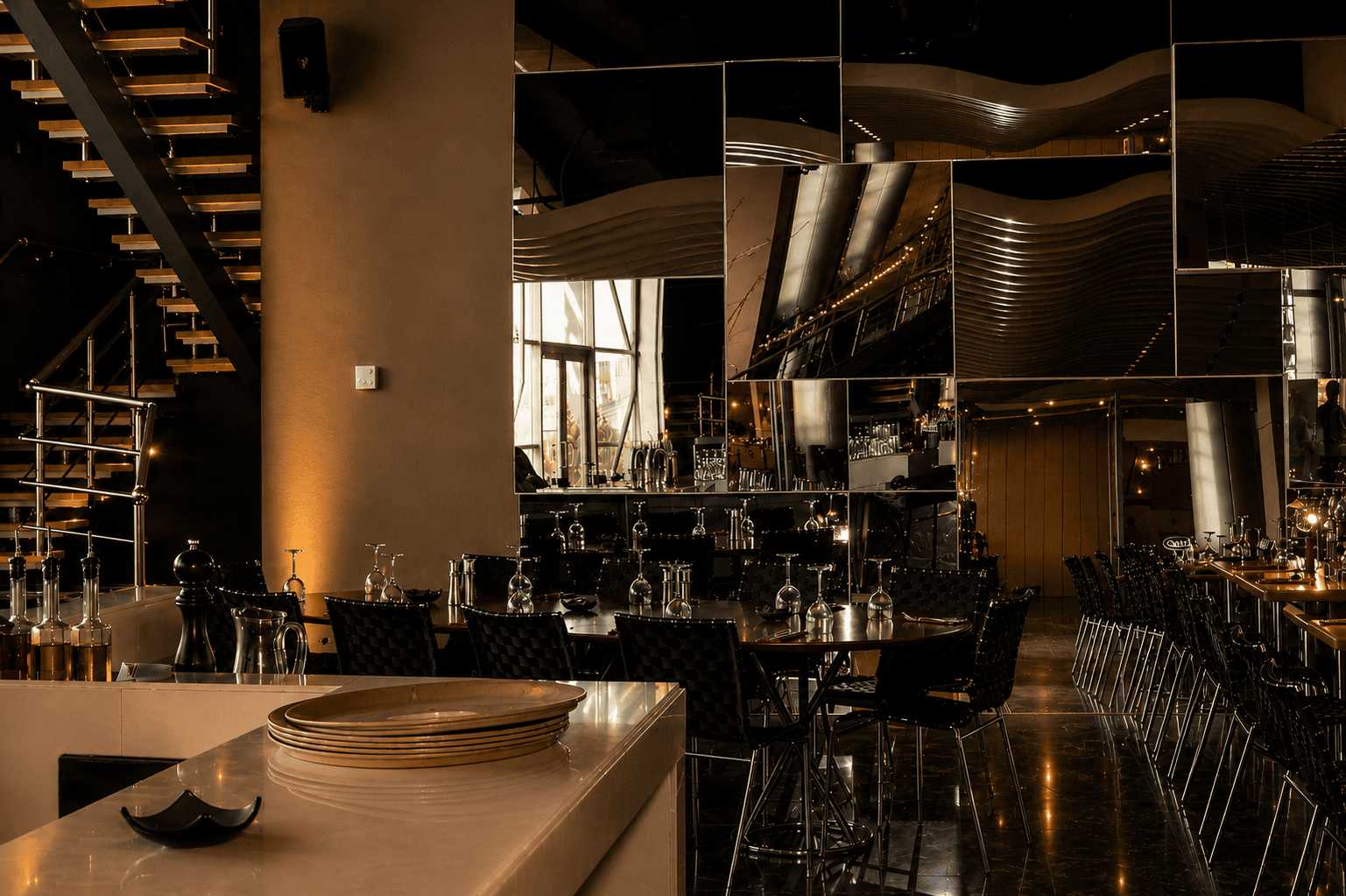 ankara restoran iç mimarisi-mirror- üst kat merdiveni, tavan detay - CO Mimarlık