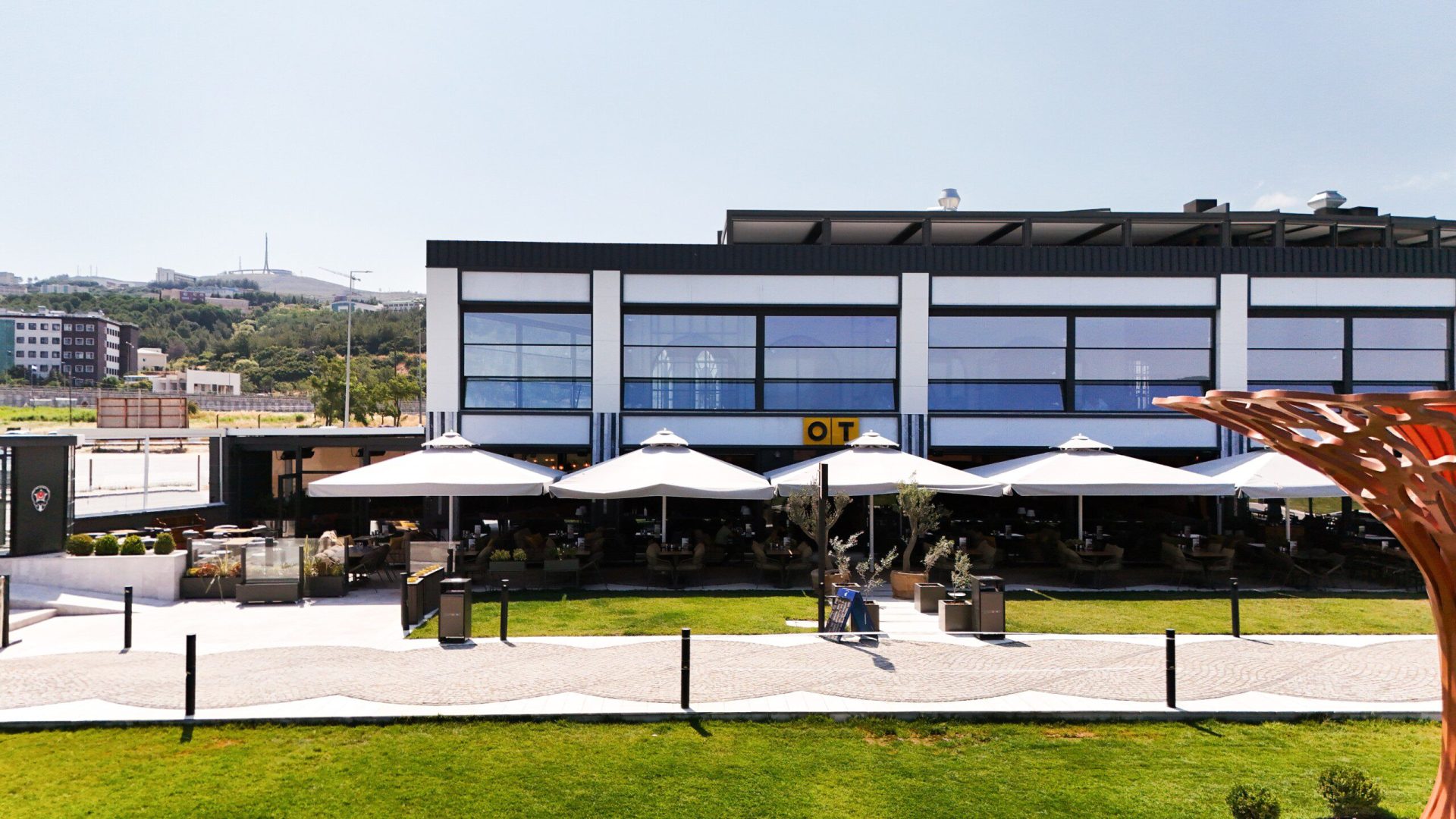 OT Kafe Çanakkale kafe tasarımı - uzak dış cephe görünüşü