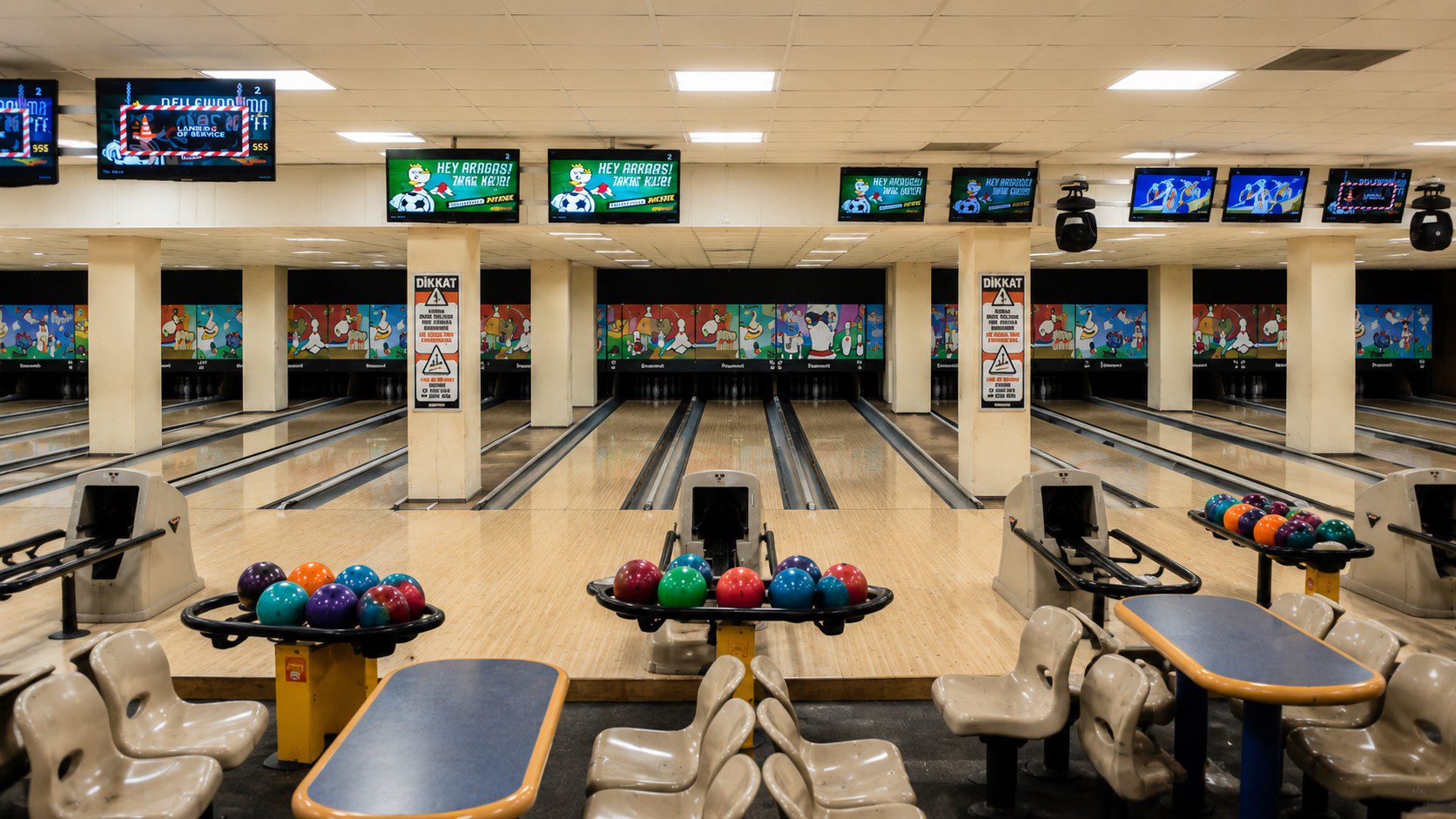 Eğlence merkezi tasarımı – bowling hatları ve maç ekranları, Rollhouse Bilkent