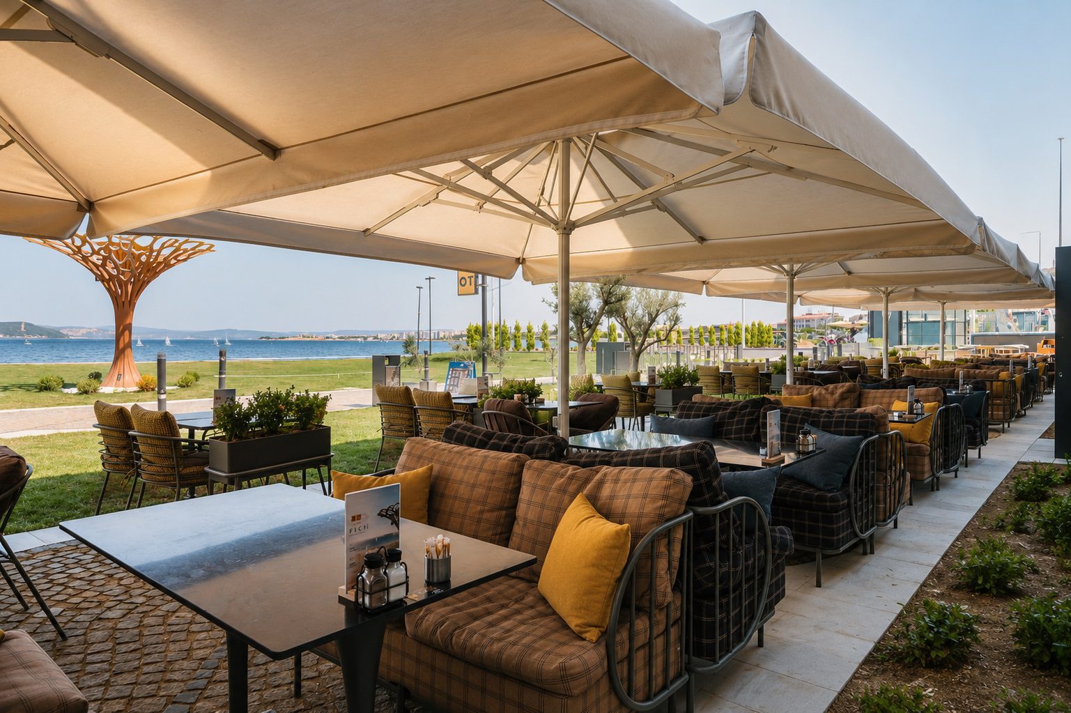 OT Kafe Çanakkale kafe tasarımı - ön bahçe oturma alanı