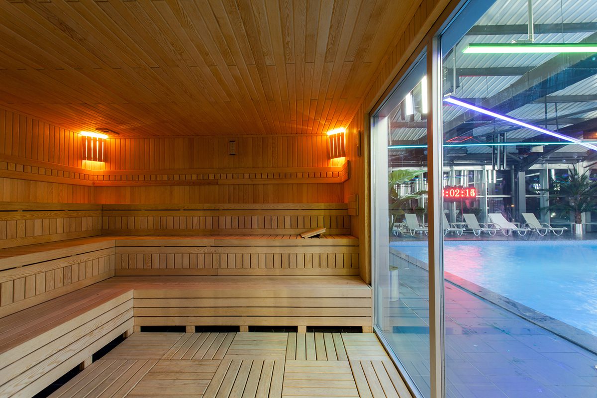 NEO LIFE Spor Merkezi ahşap kaplı sauna