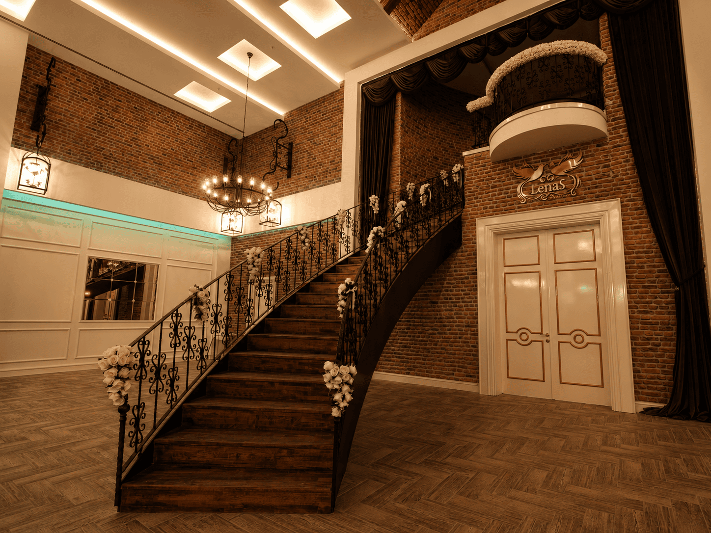 LENA'S salonu merdiven ve giriş tasarımı