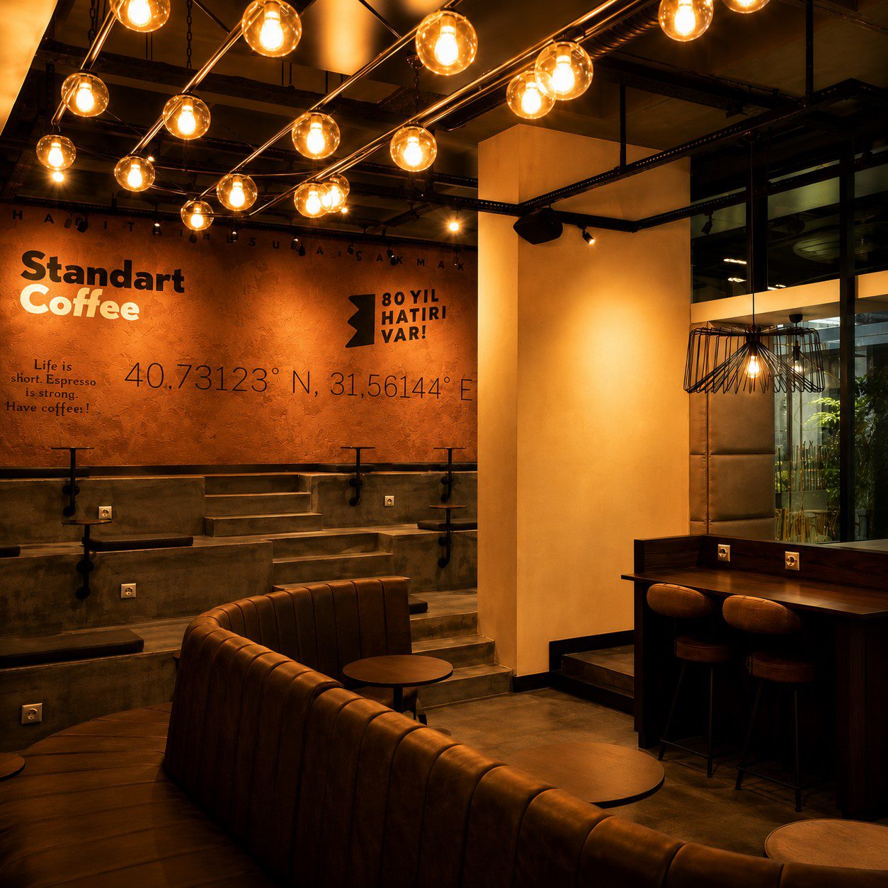 6:45 Standart Coffee Bolu kafe iç mimarisi - tribün alanı