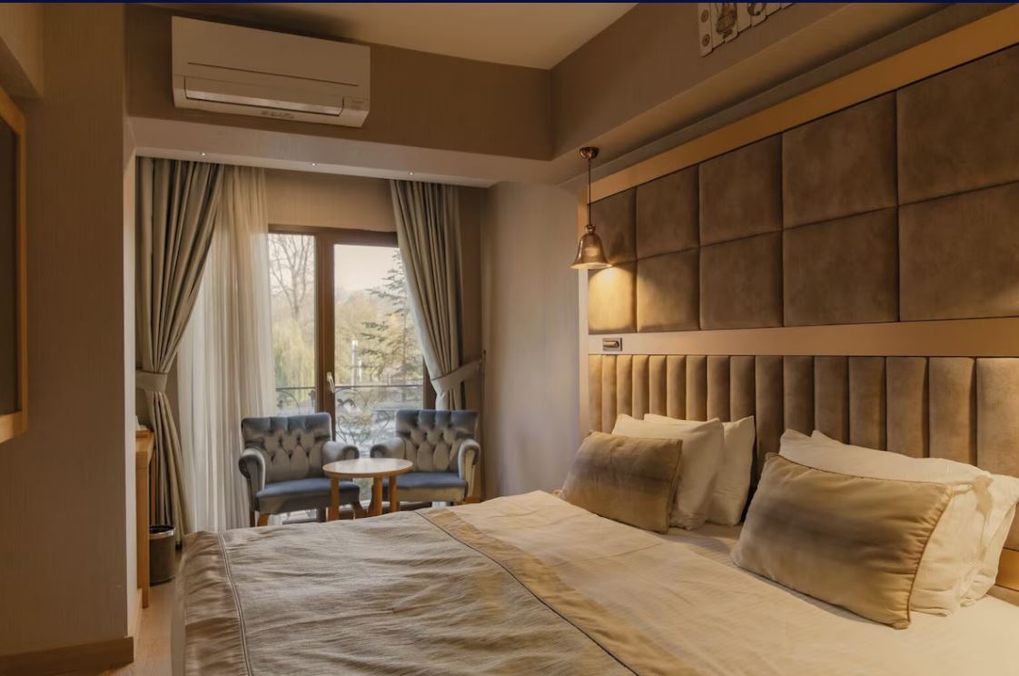 Butik otel tasarımı - balkon kapısı ve manzara