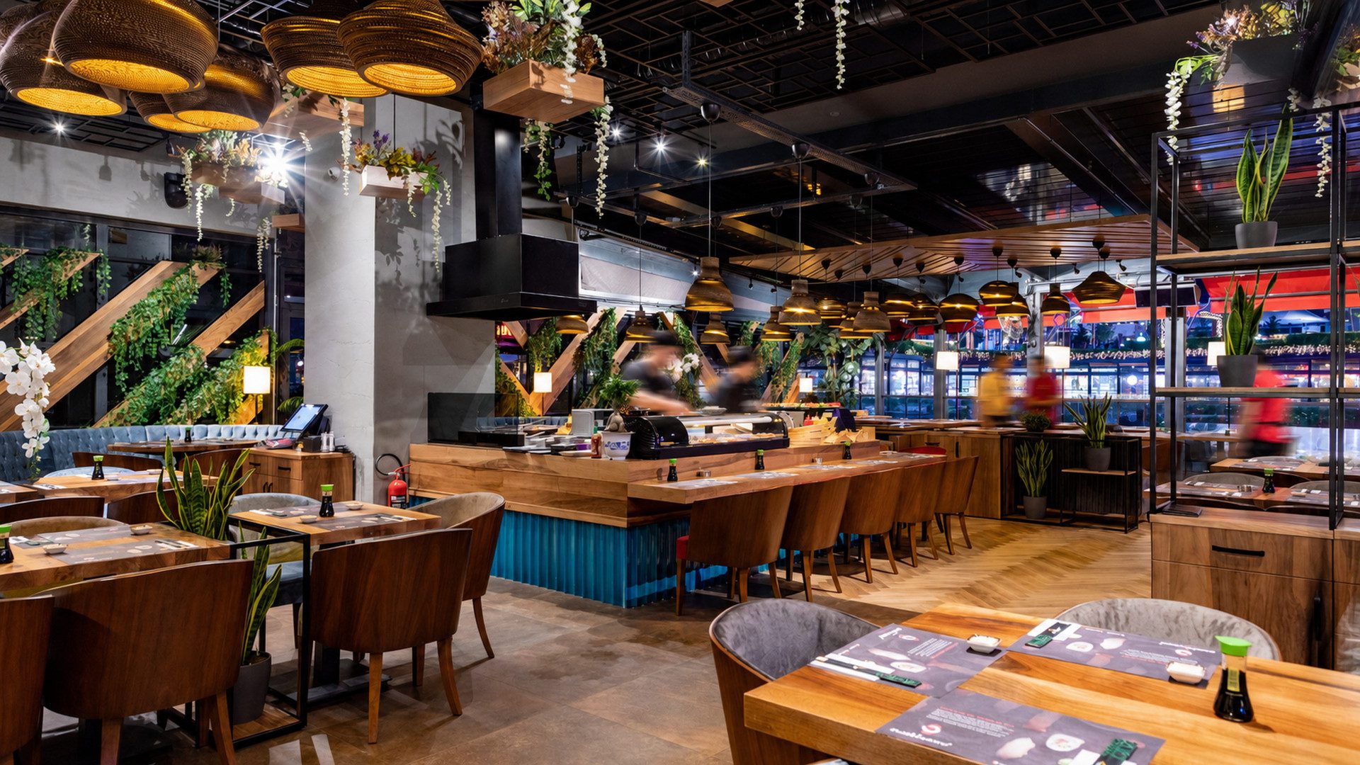 Sushi restoranı tasarımı: Sushinami, sushi barı