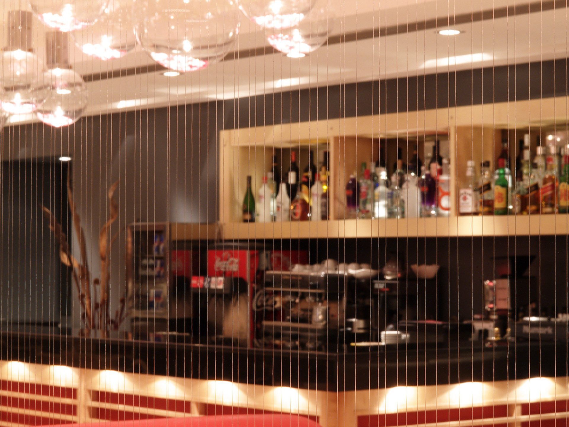 PepperMill / II bar arkası raf ve cam küre aydınlatmalar