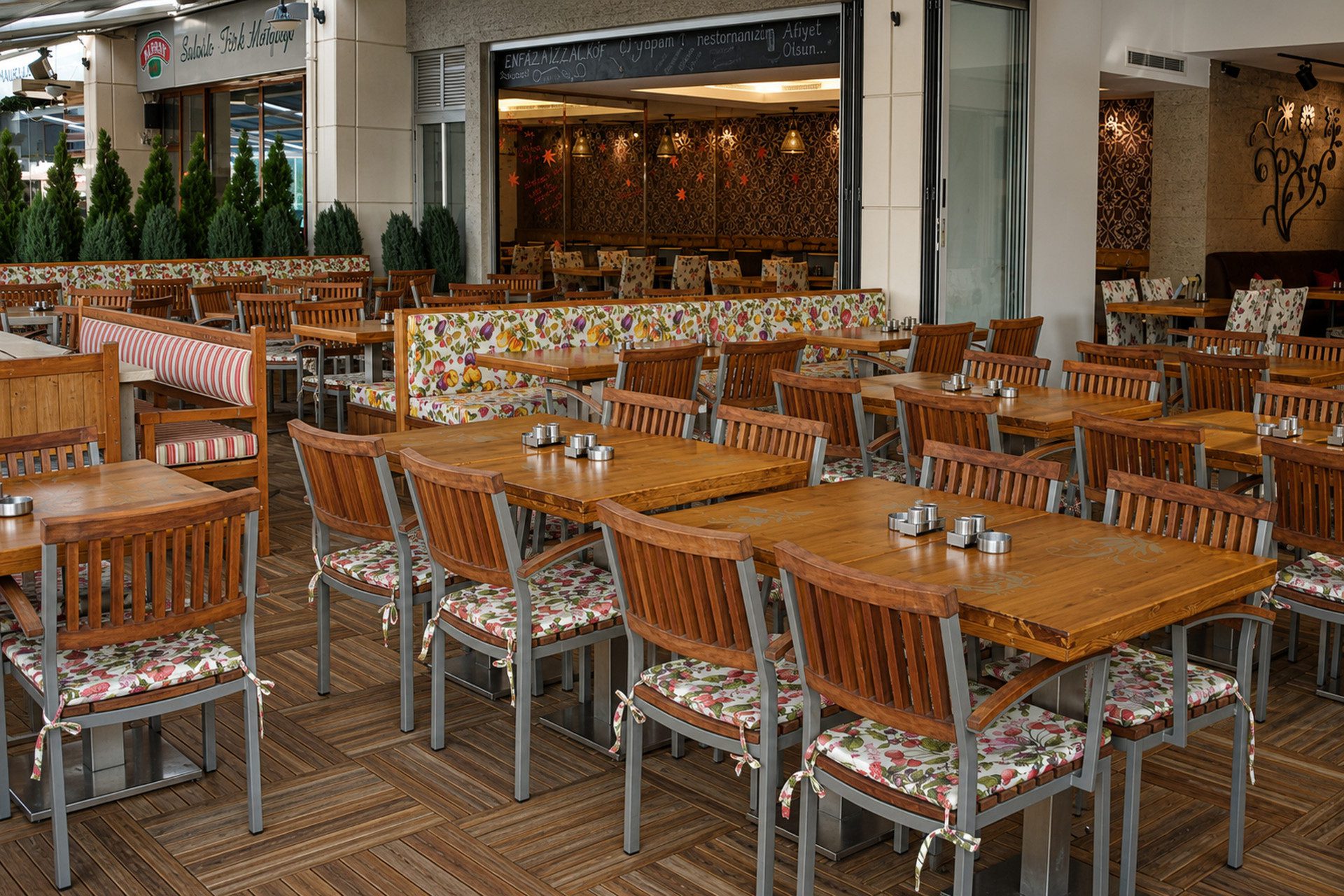 Restoran iç mimarisi- Kyma- bahçe oturma alanı - CO Mimarlık
