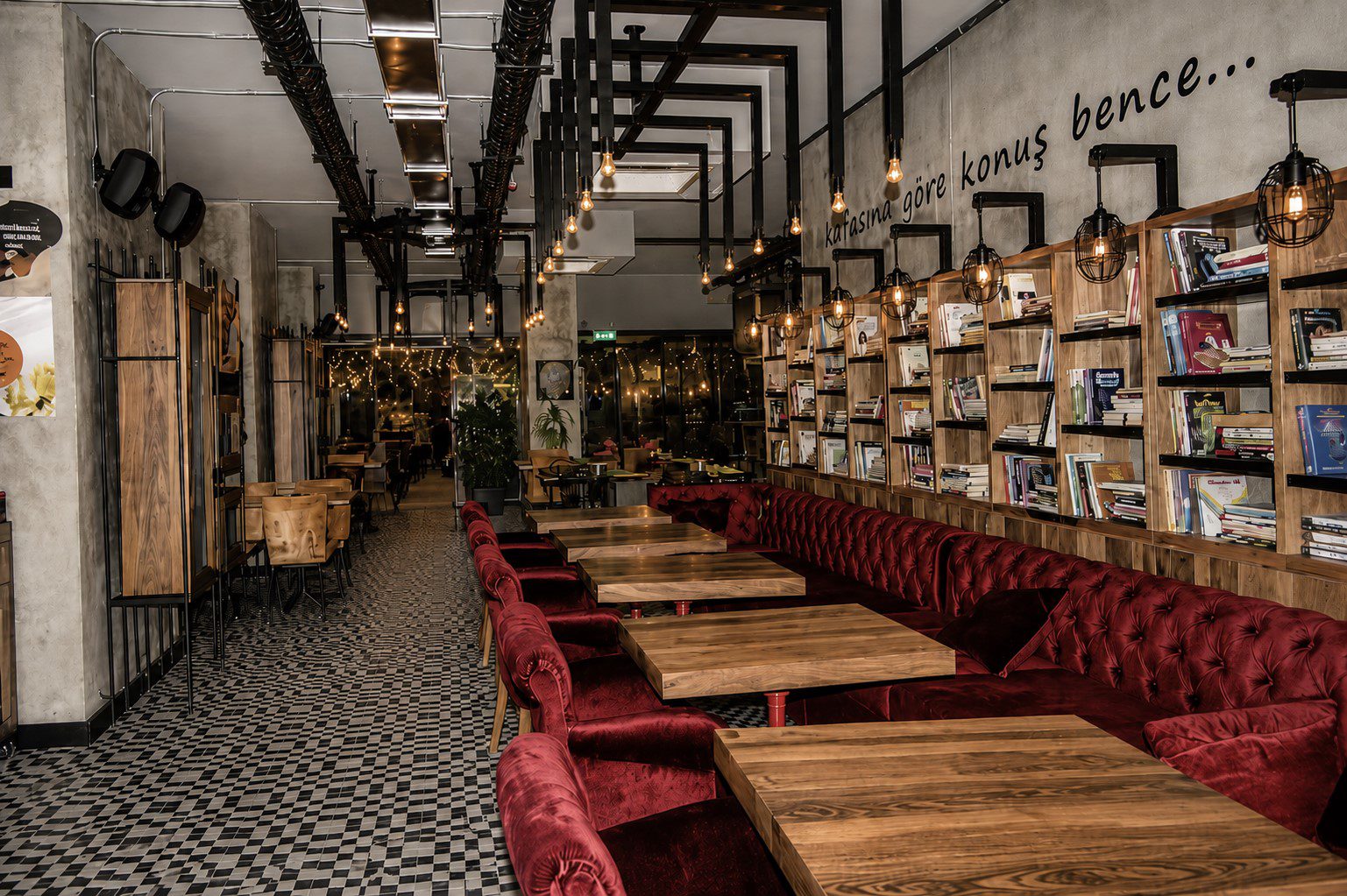 Kafe mimari projesi kapsamında OT Kafe giriş cephesi