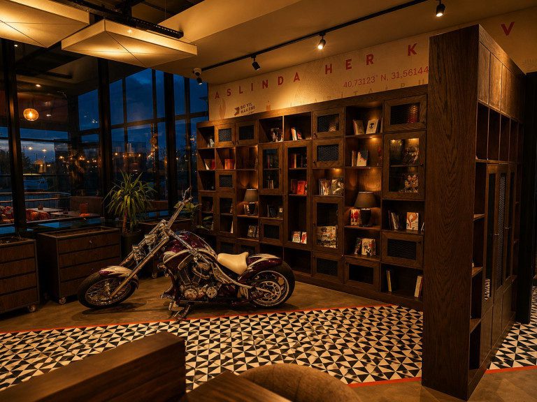 6:45 Standart Coffee Bolu kafe iç mimarisi - kütüphane