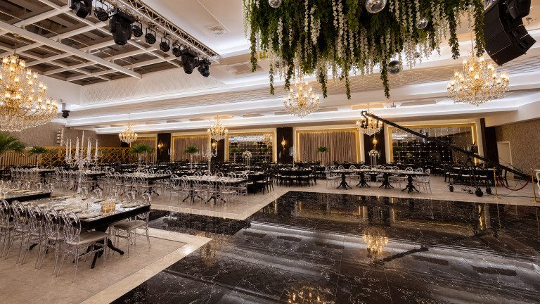 Davet salonu tasarımı – mermer zeminli geniş salon ve tavan detayı, Taç Mahal Altın Bursa