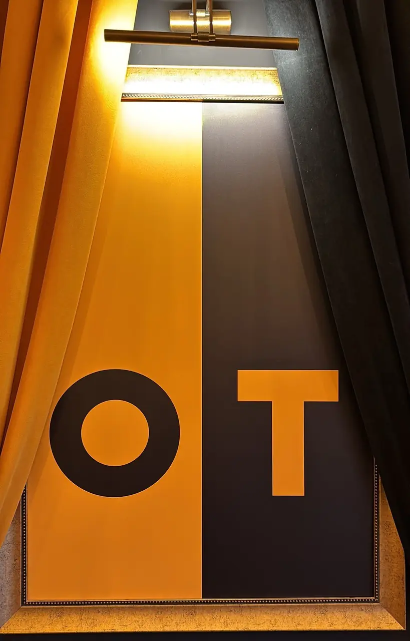 OT Kafe Çanakkale: iki perde arasından görünen OT logosu, Yeni OT konsepti